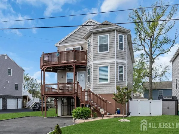 904 4th St, Keyport, NJ 07735