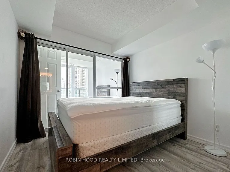 30 Harrison Garden Blvd #30 — Photo 11