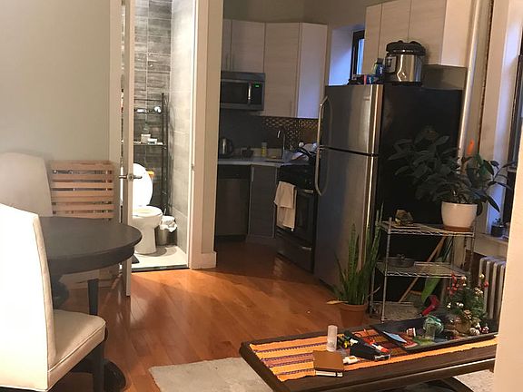 4th image of 928 Myrtle Ave #30
