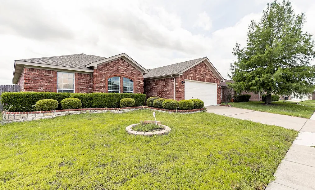 3 bed, $5,000 — Photo 1