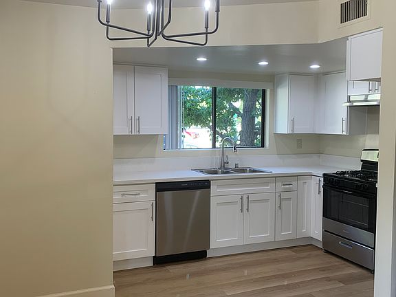 4th image of 605 Geneva St Unit 1
