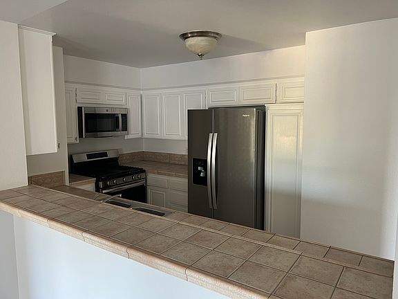 5th image of 1443 Barry Ave APT 304