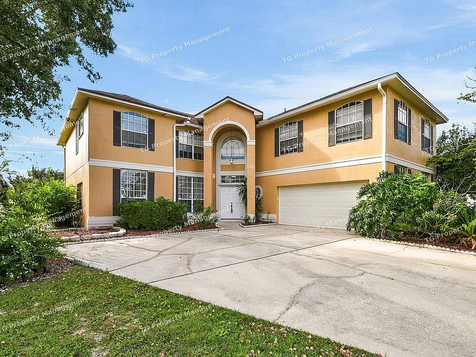 1156 Hollow Pine Dr
