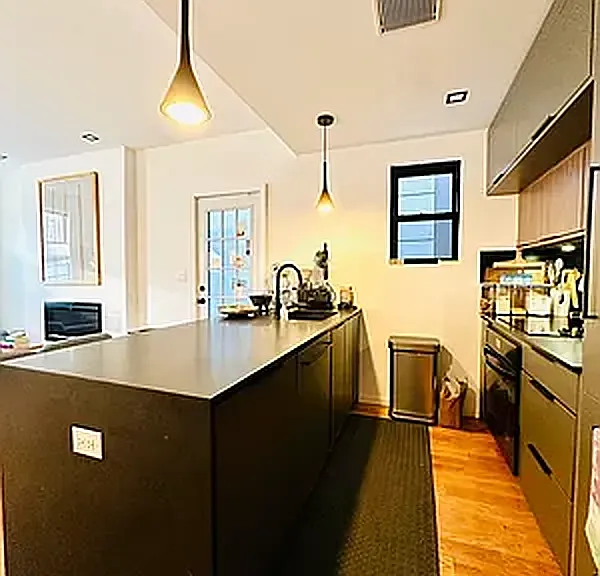 661 Hancock St #1B — Photo 8