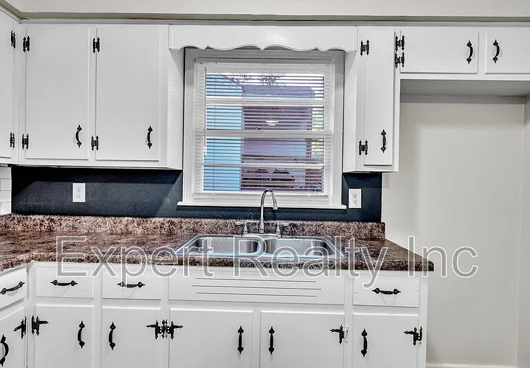 7428 Paris Ave — Photo 9