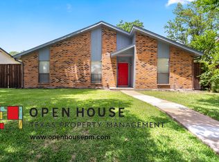 1033 Carriagehouse Ln, Garland, TX 75040