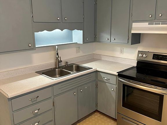 4th image of 2610 Cedarhurst Ave NW