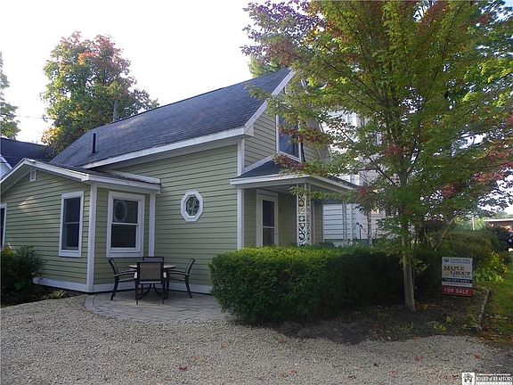 4th image of 39 Waugh Ave