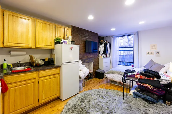 Rented by City Connections Realty | media 12