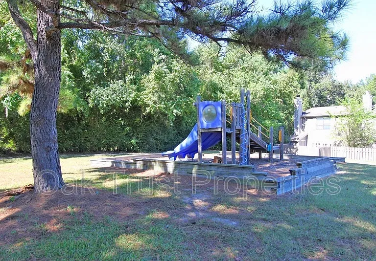 1829 Villa Maison #C — Photo 6