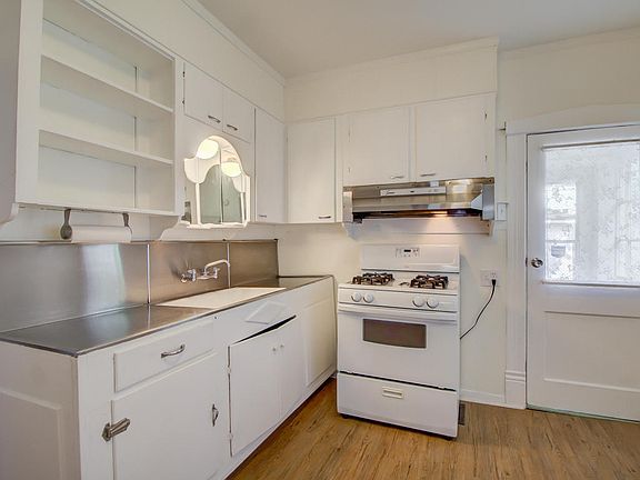 5th image of 1014 Pine Ave NW