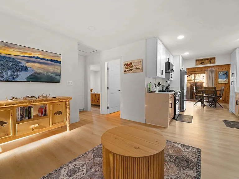 135 E Mojave Blvd — Photo 5