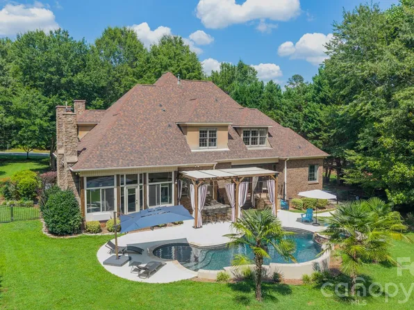 215 Blue River Rd, Clover, SC 29710