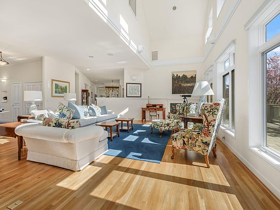 5th image of 708 Pompadour Dr