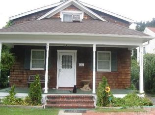 25 Cherry Ct, Oceanside, NY 11572