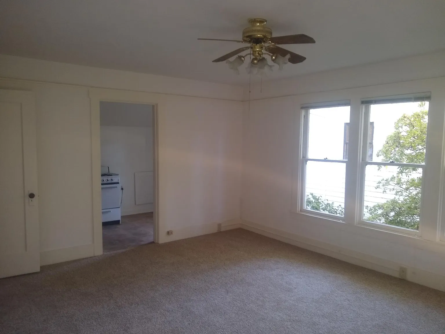 Studio, 400 sqft, $1,725 — Photo 3