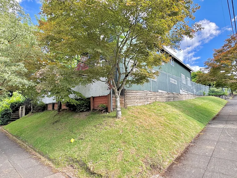 8702 NE Glisan St — Photo 28