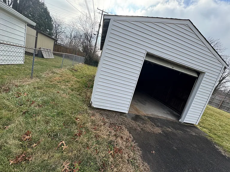 1724 Silver Ln — Photo 6