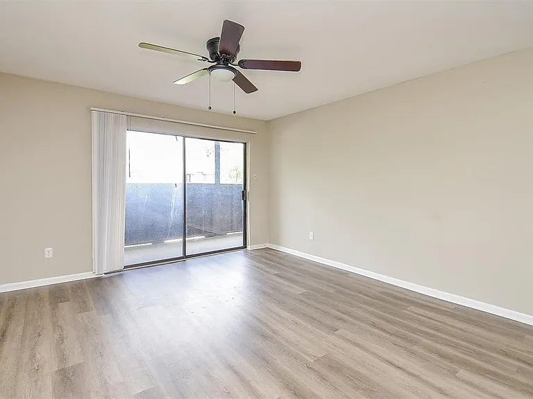 3075 Walnut Bend Ln #23 — Photo 3