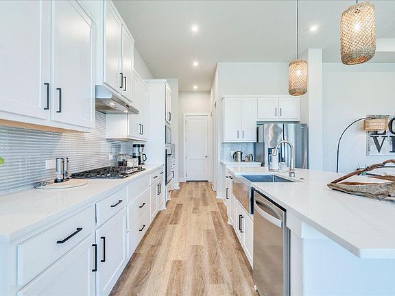 2nd image of 101 Lake Spring Cir