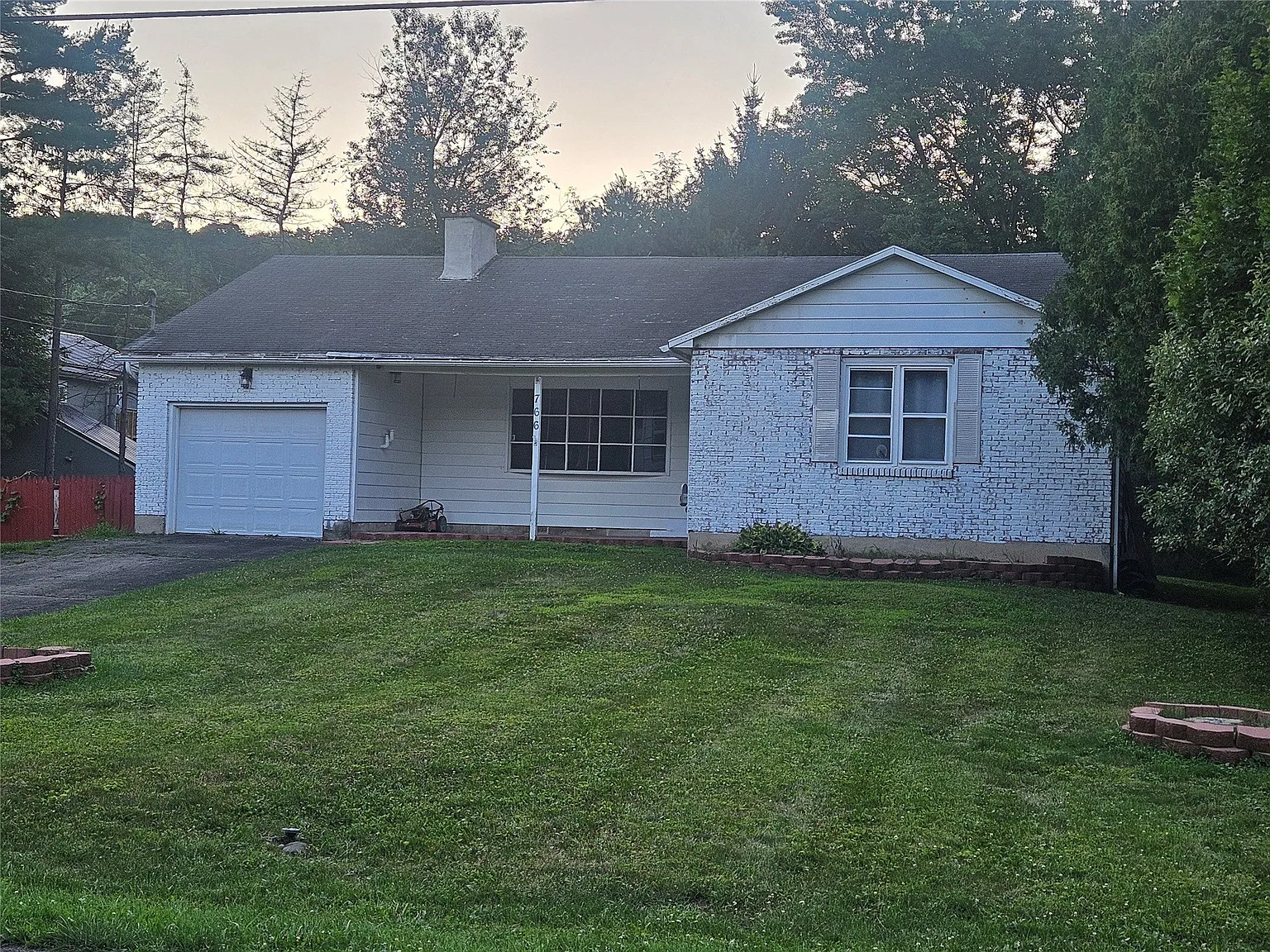 3 bed, 2.0 bath, 2295 sqft, $2,000 — Photo 1