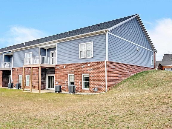 4th image of 1701 Cedar Ridge Dr