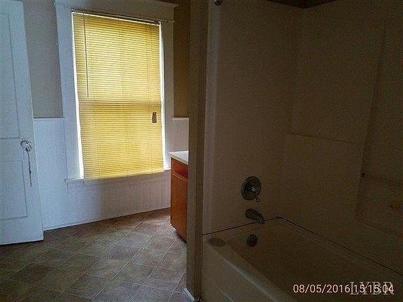 4th image of 1121 Dearing St