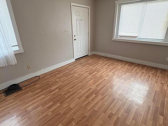3rd image of 1040-1042 Loretta Ave