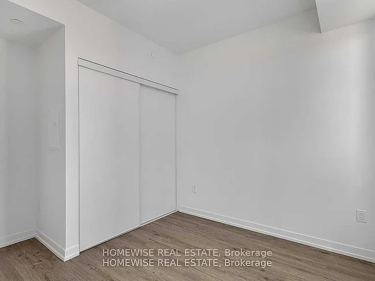 8868 Yonge St #1011E — Photo 11