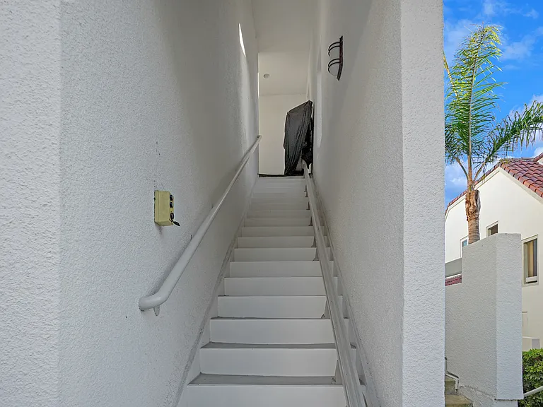 46 Vista Del Mar — Photo 2