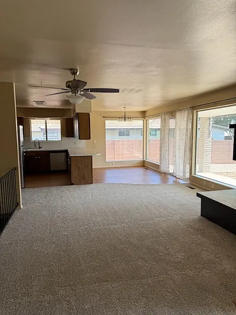 7 bed, 3800 sqft, $2,800 — Photo 3