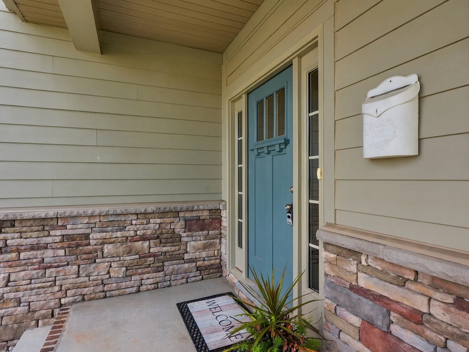 3 bed, 2.5 bath, 1744 sqft, $2,400 — Photo 4