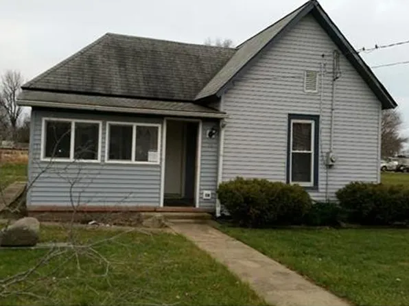 402 W Birch St, Stonington, IL 62567