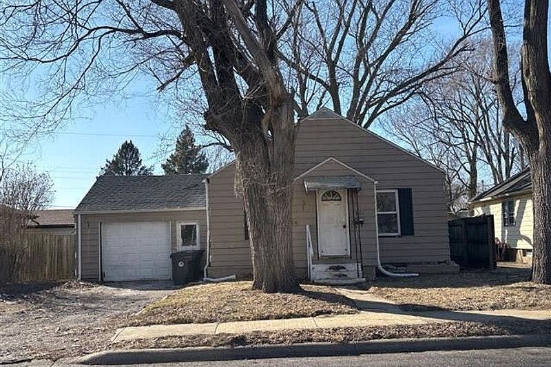 1st image of 1321 S 9th St