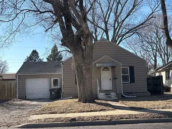 1321 S 9th St, Pekin, IL 61554