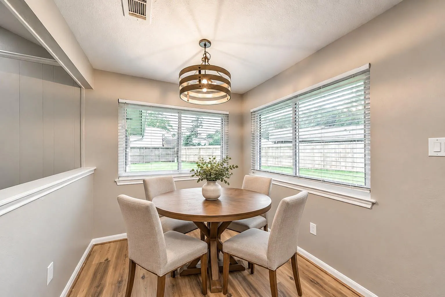 3 bed, 2.0 bath, 1442 sqft, $2,275 — Photo 4