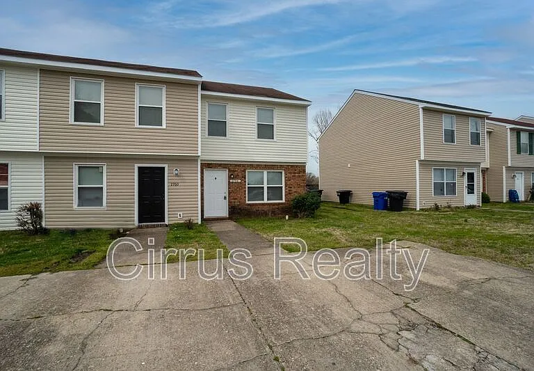 2756 Peach St — Photo 1