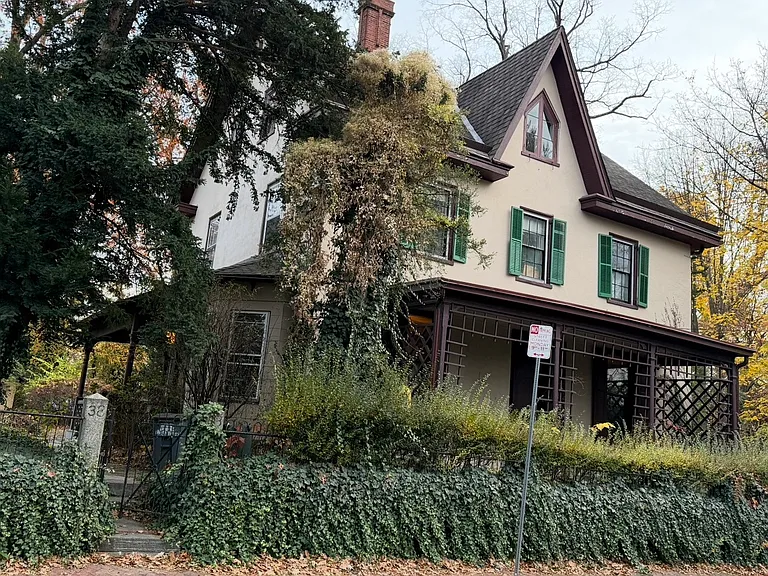 E Penn St — Photo 30