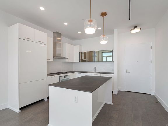 5th image of 123 Lexington Ave #1303