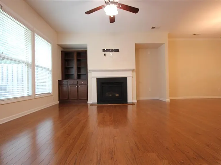 2132 Greencrest Cir — Photo 5