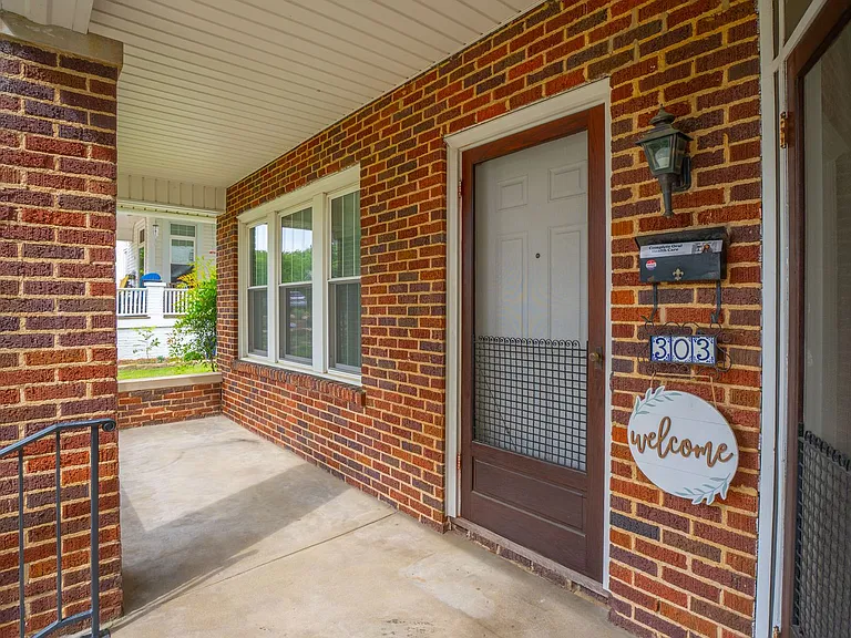 303 N Woodrow St — Photo 28