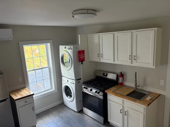 30 Henry St, Waterbury, CT