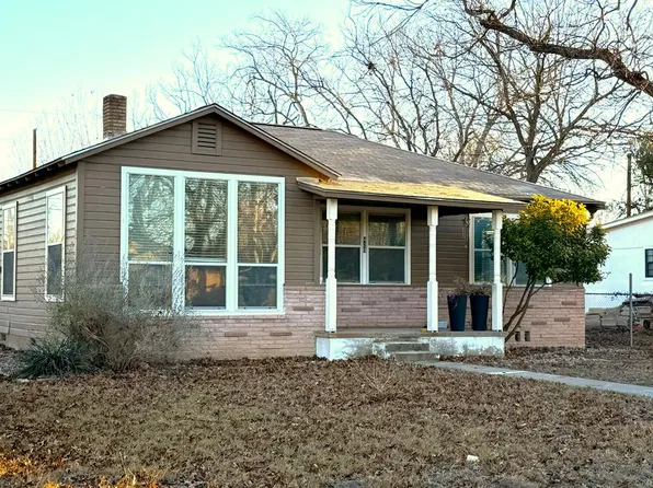 420 Stonewall St N, Kerrville, TX 78028