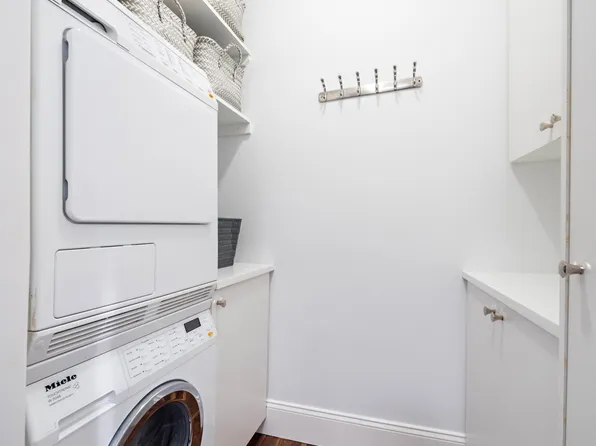 465 Park Avenue image 10 of 14