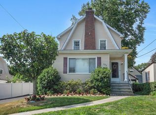 131 Webster Rd, Scarsdale, NY 10583