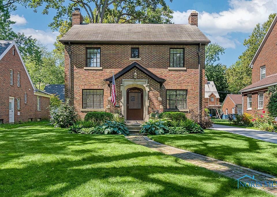 1st image of 2623 Meadowwood Dr
