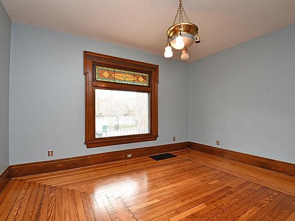 5th image of 3710 Morris Pl