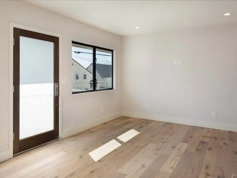 821 Manhattan Ave #5 — Photo 8