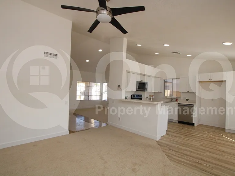 7849 W Hearn Rd — Photo 3