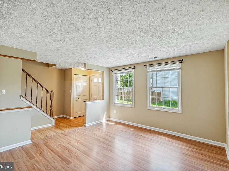 6302 Betsy Ross Ct — Photo 2